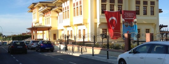 Fatih Sultan Mehmet Üniversitesi Güzel Sanatlar M.Y.O is one of Abdullah : понравившиеся места.