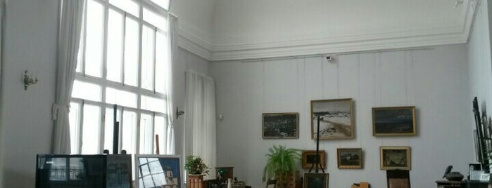 Музей-квартира А. И. Куинджи is one of สถานที่ที่ Мари ถูกใจ.