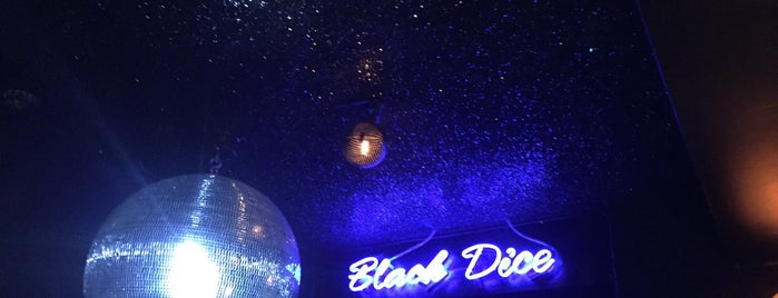Black Dice is one of London bars.