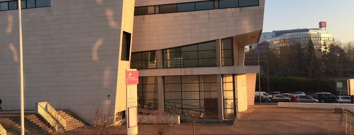 Université de Cergy Pontoise - Les Chênes is one of Guide to Cergy's best spots.