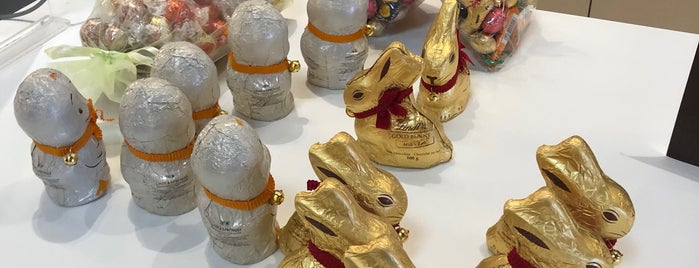 Lindt Outlet is one of Must-visit Food in Waterloo.