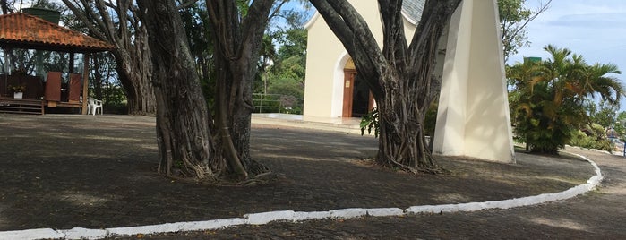 Santuário de Mãe Rainha is one of Museus.