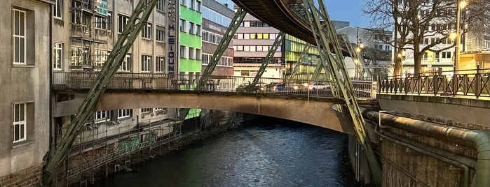 H Wuppertal HBF/Döppersberg (Schwebebahn) is one of Schwebebahnhaltestellen.