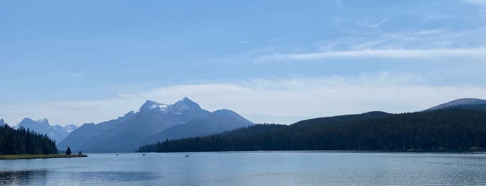 Maligne Lake is one of Alberta & British Columbia / Kanada.