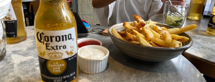 Pivo Czech Bar is one of Chris'in Beğendiği Mekanlar.