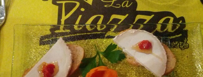 Pizzeria la Piazza is one of Sandraさんのお気に入りスポット.