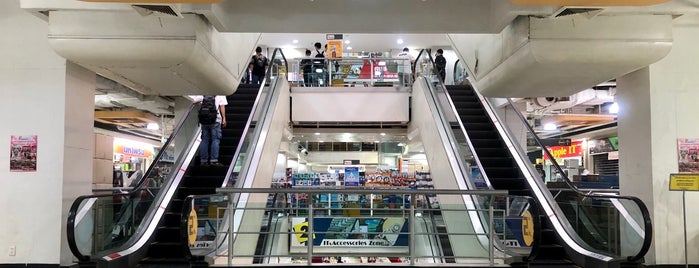 พันธุ์ทิพย์ พลาซ่า บางกะปิ is one of Special "Mall".