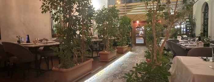 Delice Restaurant & Lounge is one of Posti salvati di Queen.