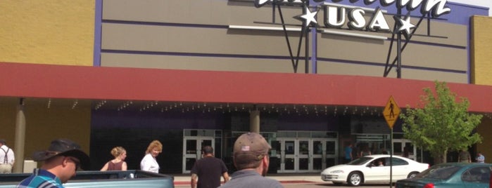 Cinemark Tinseltown Pueblo is one of Jennifer’s Liked Places.