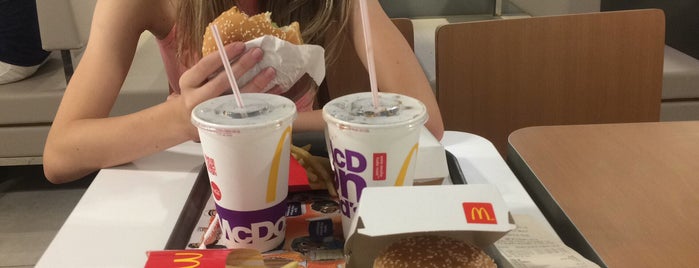 McDonald's is one of Meus lugares.
