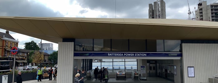 Battersea Power Station London Underground Station is one of Orte, die Kenneth gefallen.