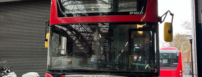 Stamford Brook Bus Garage is one of mika'nın Beğendiği Mekanlar.