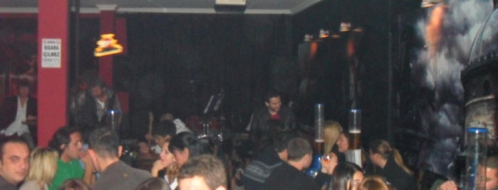 Kara Kedi Karaoke Bar is one of İskenderun gece.
