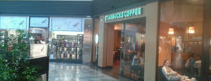 Starbucks is one of Lieux qui ont plu à Kiberly.