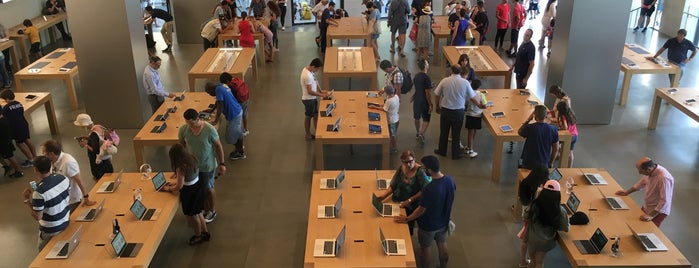 Apple Passeig de Gràcia is one of Orte, die Jeremy gefallen.