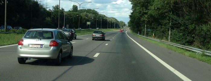E19 / R0 - Huizingen is one of Belgium / Highways / R0.