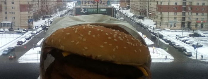 Carl's Jr. is one of кафе.