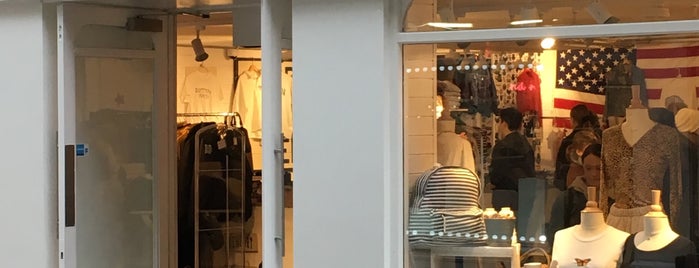 Brandy Melville is one of David'in Beğendiği Mekanlar.