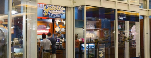 Garrett Popcorn Shops - Navy Pier is one of Garrett Popcorn Shops - Chicago.