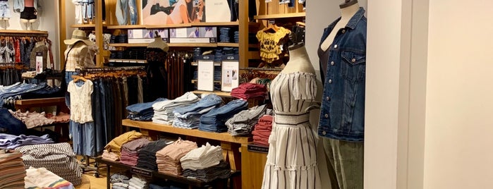 American Eagle Store is one of Lugares favoritos de Tall.