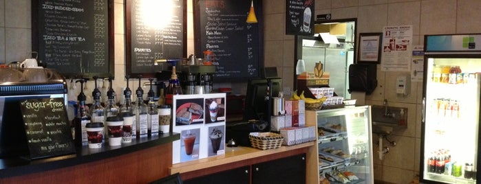 Mochalux Coffee & Tea Co. is one of Lugares favoritos de John.