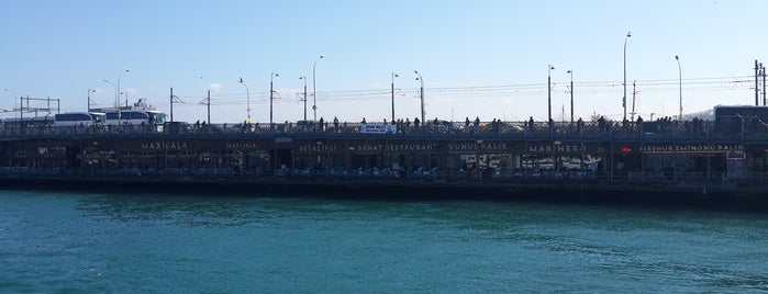 Galata Brücke is one of Orte, die Mehmet gefallen.