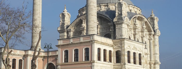 Ortaköy Sahili is one of Tempat yang Disukai Mehmet.