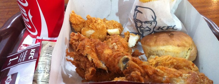 KFC is one of Tempat yang Disukai Fatih.