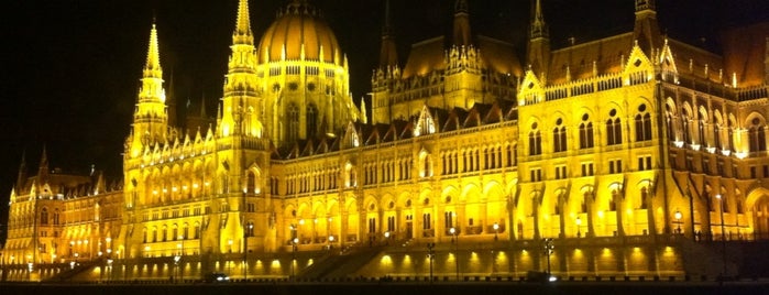 Parlamento di Budapest is one of Posti che sono piaciuti a Joanne.