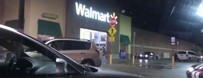 Walmart is one of Tempat yang Disukai Daniel.