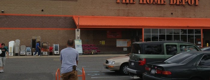 The Home Depot is one of Lugares favoritos de Lynn.