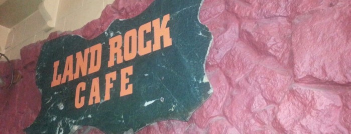 Land Rock Cafe is one of ツツ ﺄحبڪ...ربے...ツツ мÂĦмØЦÐ.