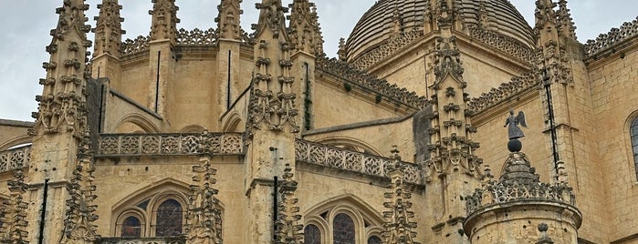 Catedral de Segovia is one of Lieux qui ont plu à Stephania.