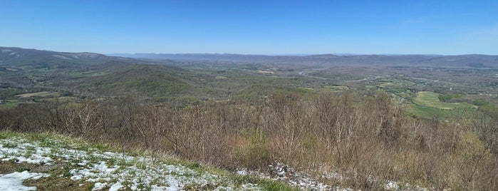 Skyline Drive Entrance (Front Royal) is one of Cynthia : понравившиеся места.