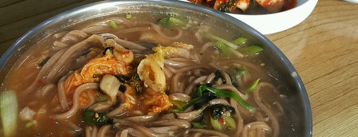 덕이네묵집 is one of Locais curtidos por hyun jeong.