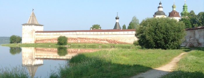 Кирилло-Белозерский монастырь is one of 100 чудес России.