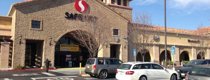 Safeway is one of Locais curtidos por Charlie.