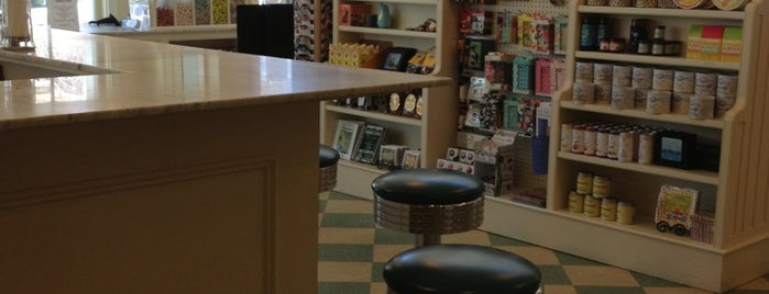 Vincent's Drug Store And Soda Fountain is one of Lugares guardados de Lizzie.