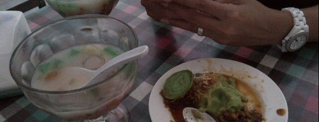 Warung Rujak Buleleng Liana is one of Makanan enak enak.