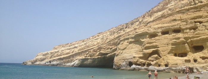 Matala Beach is one of Crète to do.