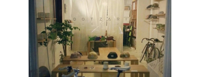 Dotzari is one of 경리단해방촌.