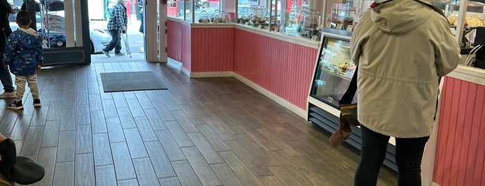 Pink Pastry Shop is one of Acadia.
