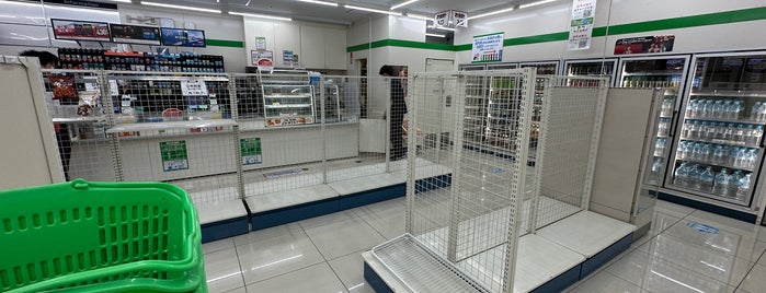 FamilyMart is one of closed2.