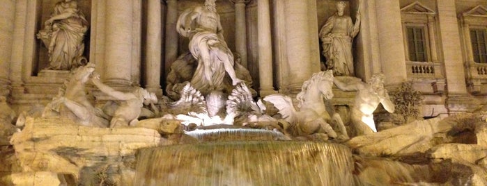 Trevi-Brunnen is one of Roma.