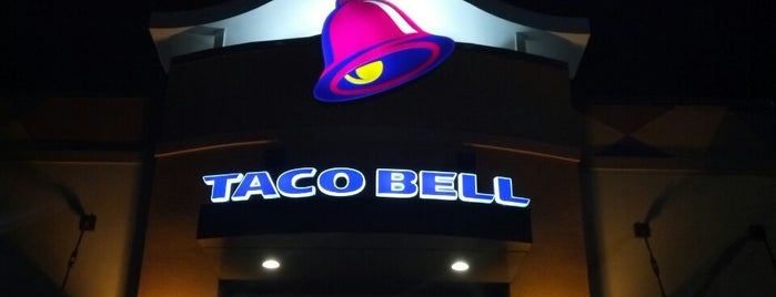 Taco Bell is one of สถานที่ที่ Harry ถูกใจ.