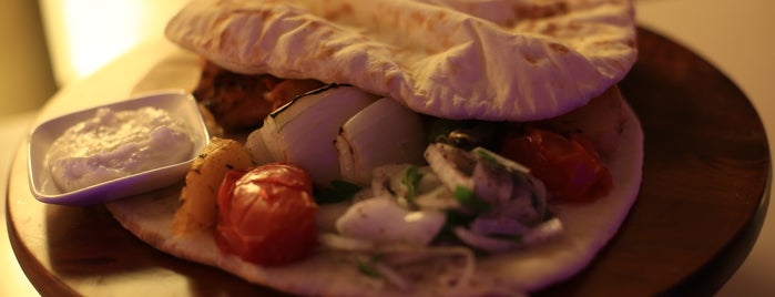 Assi restaurant is one of Locais salvos de Rogayah.