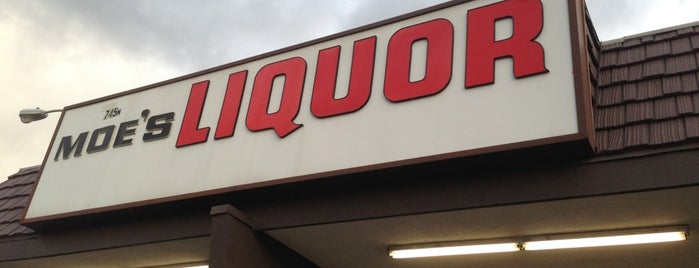 Moe's Liquor is one of Lugares favoritos de E.