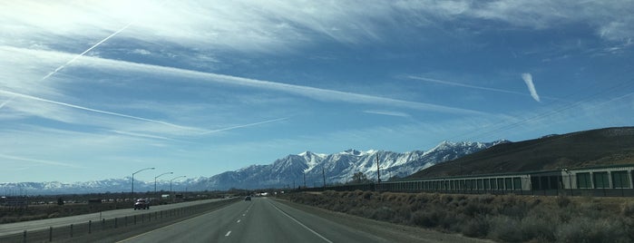 Hwy 395 is one of Guyさんのお気に入りスポット.