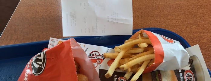 A&W Restaurant is one of Lugares favoritos de Emily.