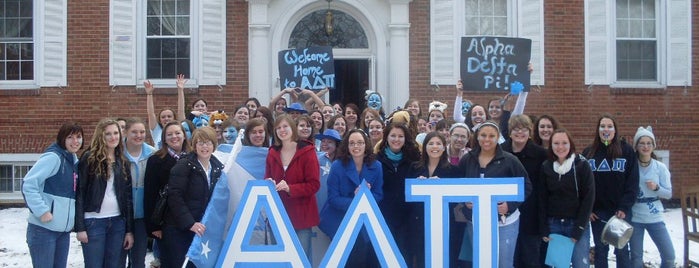 Alpha Delta Pi is one of Lugares favoritos de Joshua.